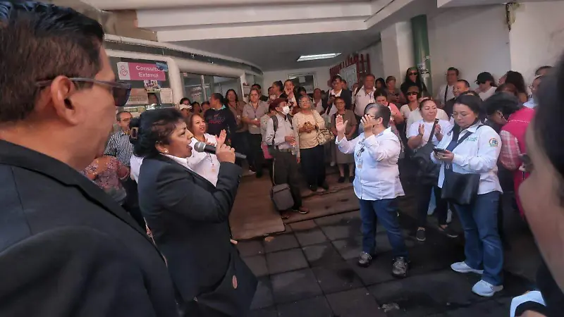 Trabajadores del Hospital Civil de Xalapa